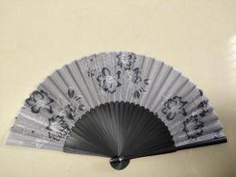 シルク扇子 うさぎと桜 婦人用柄の商品画像