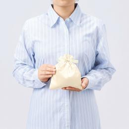 サテンフリル巾着(S) オフホワイトの商品画像