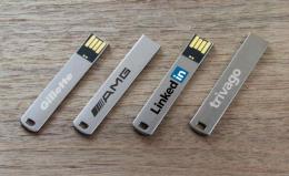 [名入代込み両面レーザーor4色シルク] USBメモリ 4GB WalletStick ※8GB以上は別途お見積りの商品画像